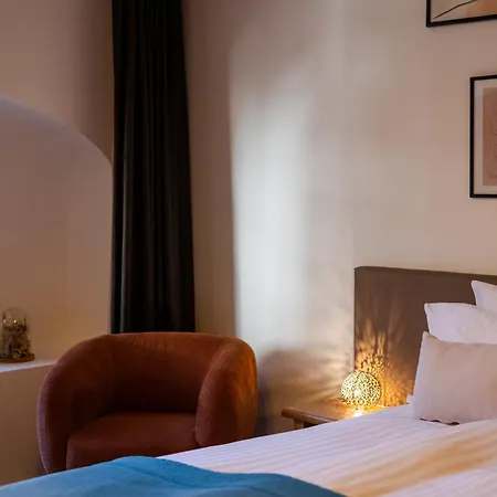 De D'ollon Hotel *