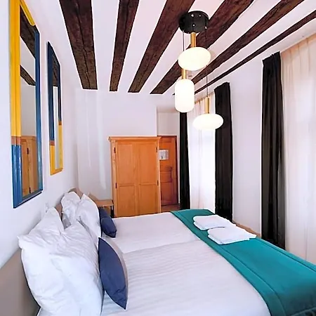 De D'ollon Hotel *