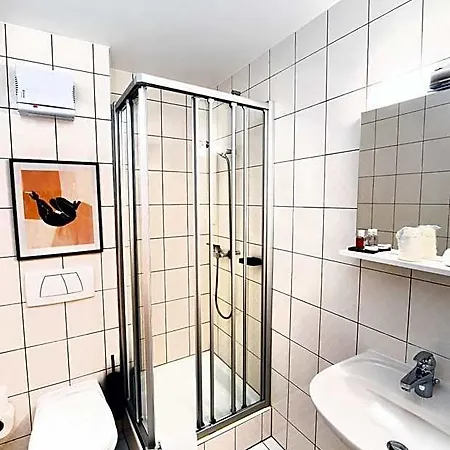 De D'ollon Hotel *