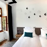 De D'ollon Hotel *
