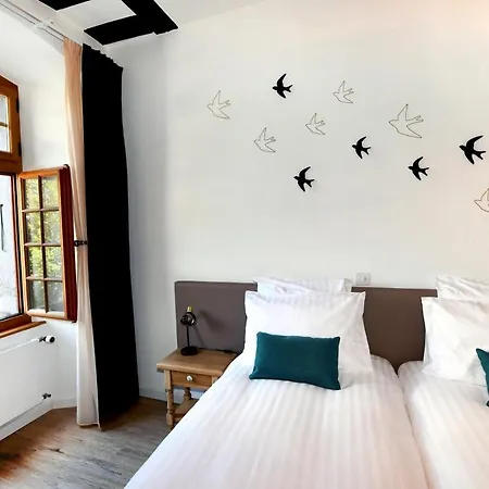 De D'ollon Hotel *