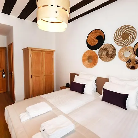 De D'ollon Hotel *