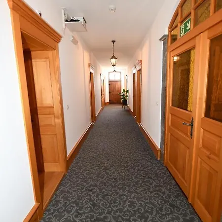De D'ollon Hotel *