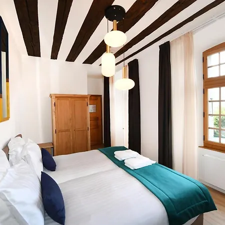 De D'ollon Hotel *