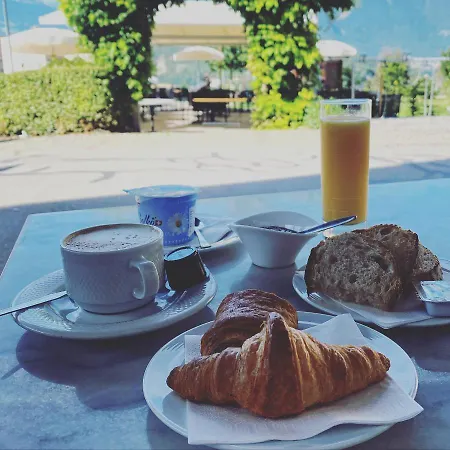 De D'ollon Hotel *